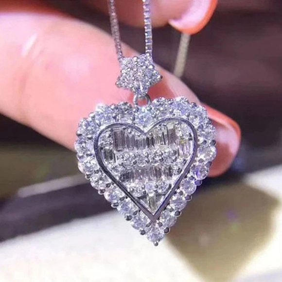 Jewelry - NEW SILVER BAGUETTE ROUNG DIAMOND HALO HEART NECKLACE